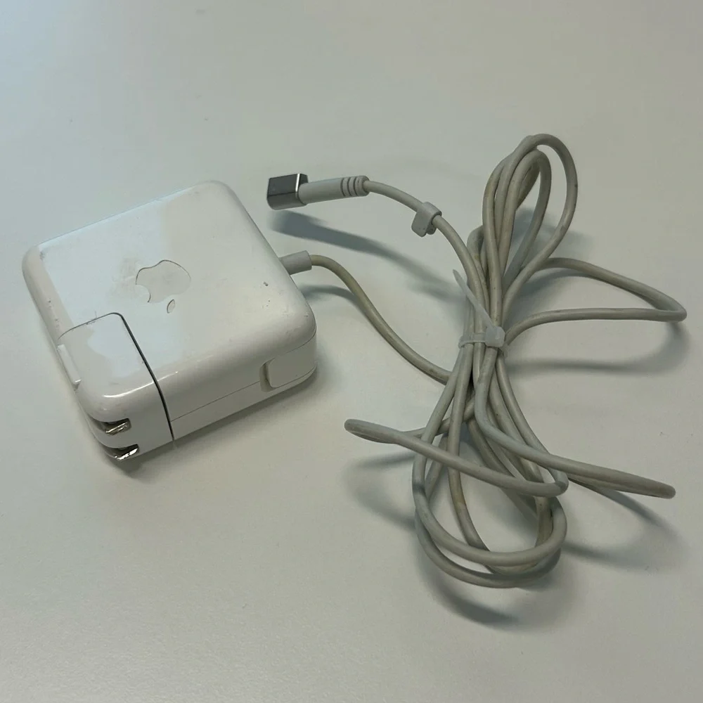 Apple 45w magsafe power adapter chord